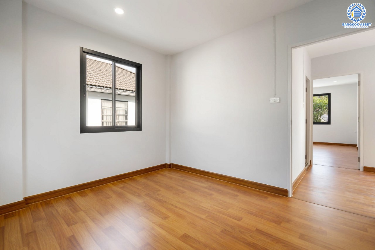 บ้านมือสองตกแต่งใหม่ ทำเลใจกลางเมือง ม.บ้านประชาชื่น ประชาชื่น-สามัคคี เนื้อที่ 63 ตร.ว. ฟังก์ชันจัดเต็ม 5 ห้องนอน 2 ห้องน้ำ 2 ที่จอดรถ บนทำเลเดินทางสะดวก เชื่อมต่อหลายเส้นทาง ใกล้เดอะมอลล์งามวงศ์วาน เซ็นทรัลแจ้งวัฒนะ ทางด่วน และรถไฟฟ้า (สายสีชมพู)